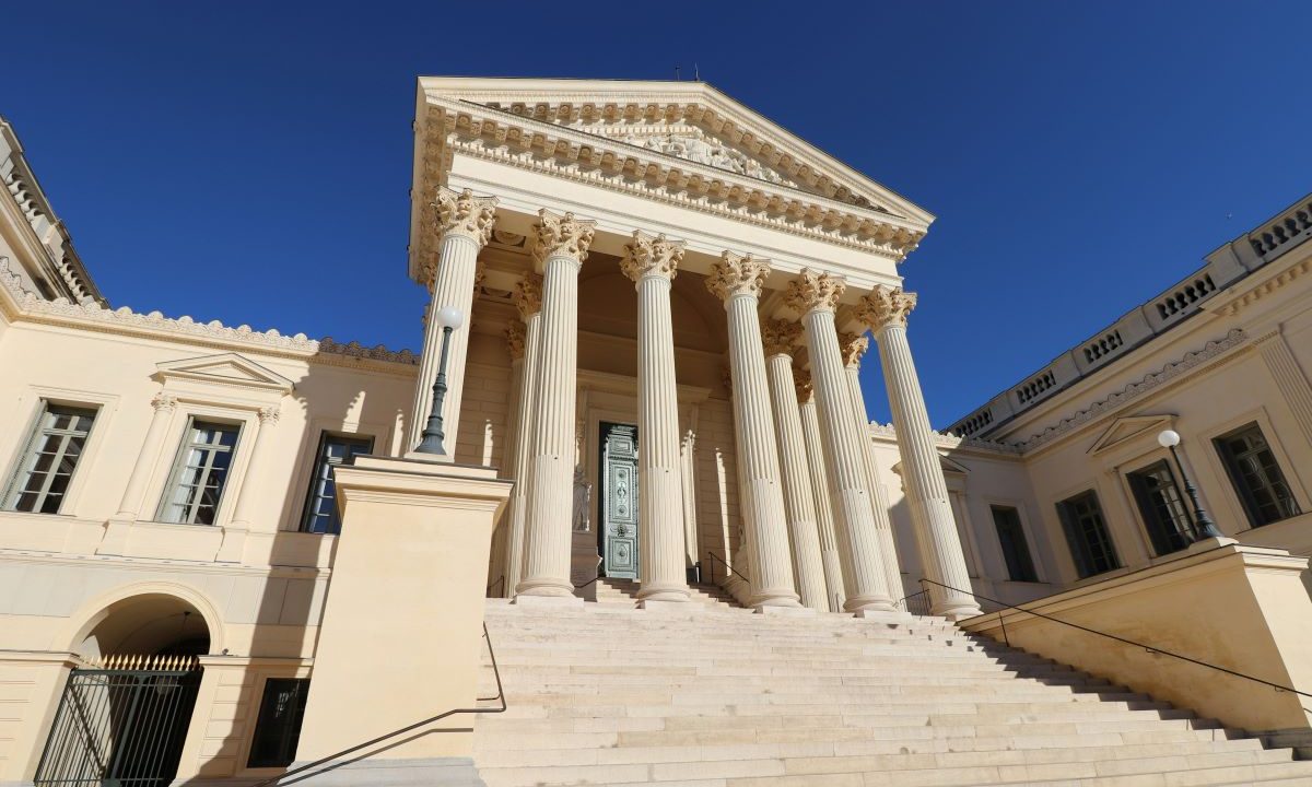 The Real Pros and Cons of Commercial Litigation: Key Insights for Businesses